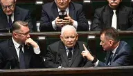 W pierwszym rzędzie: prezes PiS Jarosław Kaczyński (C), wiceprezes ugrupowania Przemysław Czarnek (L) oraz przewodniczący KP PiS Mariusz Błaszczak (P) na sali obrad Sejmu, 25 bm. Posłowie będą pracować nad rządowym projektem nowelizacji Kodeksu pracy, który wprowadza nową definicję mobbingu. 
