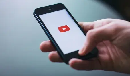 Korzystała z YouTube’a od 6. roku życia. Teraz wygrała z gigantami