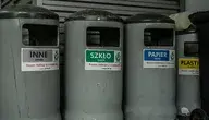 Plomby na pojemnikach pozwalają gminom kontrolować segregację śmieci i nakładać wyższe opłaty za nieprzestrzeganie zasad.