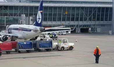 Eksperci ostrzegają, że wkrótce zabraknie paliwa lotniczego i możemy być świadkami odwoływania lotów