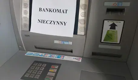 Coraz mniejsza liczba bankomatów, wiele z nich nieczynnych - to dzisiejsza rzeczywistość wielu krajów europejskich