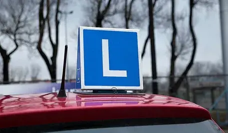Samochód nauki jazdy.
