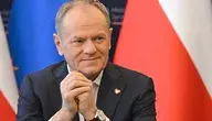 Premier Donald Tusk publicznie naciska na prezydenta Karola Nawrockiego w sprawie szybkiego podpisania ustawy wdrażającej program SAFE, pomijając część wątpliwości dotyczących kosztów i długofalowych skutków zadłużenia. Spór wokół SAFE i alternatywnej propozycji „SAFE 0 proc.” nabiera politycznego charakteru i ujawnia brak porozumienia co do źródeł finansowania bezpieczeństwa Polski.