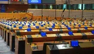 Spór w Parlamencie Europejskim wybuchł po tym, jak grupa Patriots for Europe oskarżyła większość izby o zablokowanie debaty dotyczącej domniemanej ingerencji Komisji Europejskiej w wybory poprzez naciski na platformy internetowe.