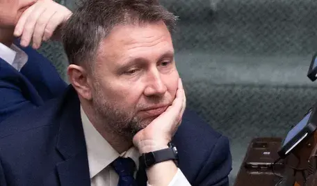 Marcin Kierwiński rozmarzony w Sejmie. Czyżby śnił o kolejnym zwycięstwie jego formacji? A może o tym że to on zastąpi Tuska