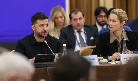 Rosyjski portal donosi, że prezydent Zełenski rozważa scenariusz, w którym nie wystartuje w następnych wyborach