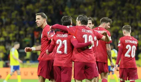 Sztokholm, Szwecja, 31.03.2026. Piłkarze reprezentacji Polski cieszą się z gola podczas barażowego meczu finałowego o awans do piłkarskich mistrzostw świata ze Szwecją, 31 bm. w Sztokholmie. (mk