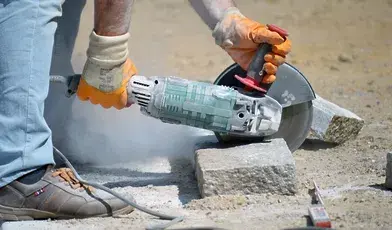 neelam279-cutting-granite-stones-8028375