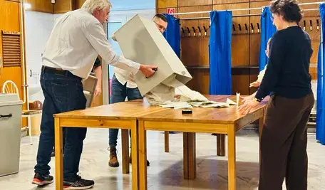 Trwa liczenie głosów po wyborach na Węgrzech 