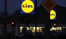Sklep Lidl nocą