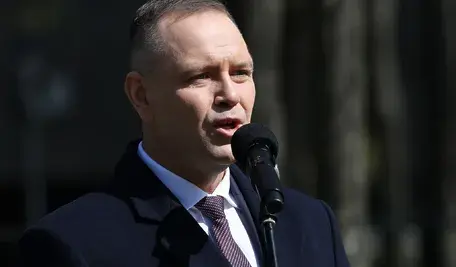 Warszawa, 13.04.2026. Prezydent RP Karol Nawrocki na uroczystościach w Muzeum Katyńskim w Warszawie, 13 bm., upamiętniających Ofiary Zbrodni Katyńskiej. W 2007 r. Sejm ustanowił 13 kwietnia Dniem Pamięci Ofiar Zbrodni Katyńskiej. (amb)