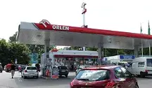 Stacja benzynowa Orlenu i kolejka samochodów