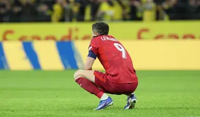 Sztokholm, Szwecja, 31.03.2026. Kapitan reprezentacji Polski Robert Lewandowski po przegranym 2:3 barażowym meczu finałowym o awans do mistrzostw świata ze Szwecją, 31 bm. w Sztokholmie. (mk) PAP/Leszek Szymański