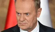 Gdańsk, 20.04.2026. Premier Donald Tusk na wspólnej konferencji prasowej z prezydentem Francji Emmanuelem Macronem w Dworze Artusa w Gdańsku, 20 bm. Politycy wzięli udział w I Polsko-Francuskim Szczycie Międzyrządowym. Spotkanie realizuje postanowienia Traktatu o wzmocnionej współpracy i przyjaźni między Polską a Francją, podpisanego 9 maja 2025 r. w Nancy. Rozmowy będą dotyczyć m.in. relacji dwustronnych Polski i Francji, wyzwań dla bezpieczeństwa w Europie, a także relacji sojuszniczych i transatlantyckich. 20 kwietnia jest Dniem Przyjaźni Polsko-Francuskiej. (ad) PAP/Adam Warżawa