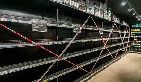 Radni Ełk przyjęli uchwałę wprowadzającą nocny zakaz sprzedaży alkoholu, który ma ograniczyć interwencje policji i poprawić komfort życia mieszkańców.