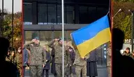 Nagranie, na którym polscy żołnierze salutują ukraińskiej fladze, oburzyło część internautów - ale było zgodne z regulaminem i zwyczajami