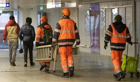 Bezrobocie w Polsce wzrosło do 6,1%, a liczba zarejestrowanych bezrobotnych sięga 950 tys., przy czym najtrudniejsza sytuacja panuje w północno-wschodnich regionach kraju.