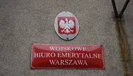 Emerytury byłych wojskowych, policjantów czy zawodowych strażaków i sposób ich wyliczeń może budzić zazdrość reszty pracujących