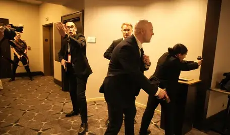 Napastnik, który zaczął strzelać na obiedzie Stowarzyszenia Korespondentów w Białym Domu, na którym obecny był Trump, został powstrzymany przez Secret Service