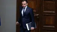 Minister finansów Andrzej Domański wchodząc na salę sejmową