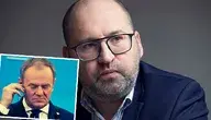 Europoseł PiS Adam Bielan i zdjęcie premiera Donalda Tuska