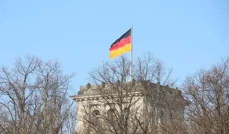 Niemcy notują masową emigrację – w 2024 roku kraj opuściło ponad milion osób, a coraz częściej na wyjazd decydują się całe rodziny