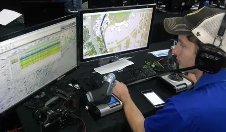 Polska Agencja Żeglugi Powietrznej szuka kontrolerów lotu. Wymagania formalne są małe, a pensja bardzo atrakcyjna - ale to bardzo trudna praca