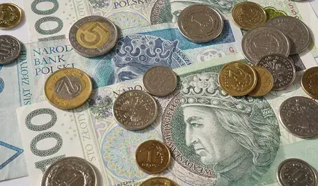 Dziennikarze ustalili, że w zeszłym roku na nagrody dla pracowników ministerstw przeznaczono co najmniej 130 mln złotych