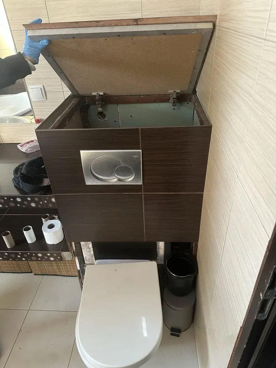 Spłuczka, czyli niezwykła kryjówka uciekającego przed policją