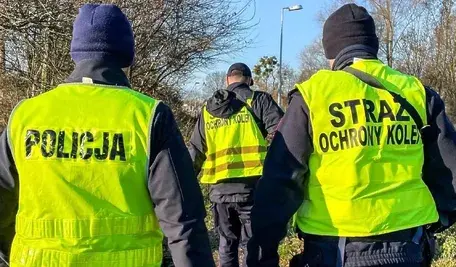 SOKiści i policjant w akcji. Pojmali Chińczyka, który fotografował tory i wrażliwą infratsrukturę kolejową
