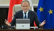 Premier Donald Tusk na posiedzeniu rządu w KPRM w Warszawie, 8 bm. Na posiedzeniu ministrowie zajmą się m.in. nowelą ustawy o prawach i obowiązkach ucznia, której przepisy mają gwarantować uczniom ustawowe prawo do kształtowania własnego wyglądu. Projekt zakłada też powołanie na czteroletnią kadencję Krajowego Rzecznika Praw Uczniowskich. (mr) PAP/Piotr Nowak