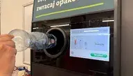 Plastikowa butelka w butelkomacie 