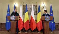 Spotkanie prezydentów Polski i Rumunii - konferencja prasowa z udziałem flag obu państw