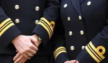 Royal Navy uznała, że guziki na mundurach noszonych przez kobiety-oficerów są w krępującym miejscu