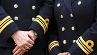 Royal Navy uznała, że guziki na mundurach noszonych przez kobiety-oficerów są w krępującym miejscu