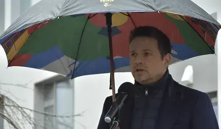 Rafał Trzaskowski powiedział kiedyś, że marzy o tym, by być pierwszym prezydentem miasta w Polsce, który udzieli "ślubu" parze jednopłciowej. Na razie musi jednak zadowolić się transkrypcją zagranicznego aktu "małżeństwa"