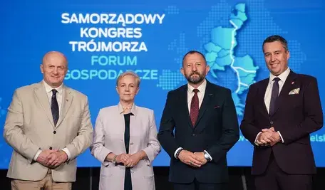 Samorządowy Kongres Trójmorza. Jarosław Stawiarski – Marszałek Województwa Lubelskiego, Marcin Szewczak – Członek Zarządu Województwa Lubelskiego, Beata Daszyńska-Muzyczka – członek Rady Gospodarczej przy Prezydencie RP, założyciel i prezes Three Seas Business Council, gen. broni rez. dr Jarosław Gromadziński – Prezes Defence Institute, reprezentujący Grupę Defence24.