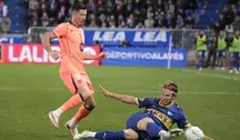 Robert Lewandowski może opuścić Hiszpanię, a w mediach pojawiają się spekulacje o transferze do egzotycznych lig, m.in. Arabii Saudyjskiej i MLS.