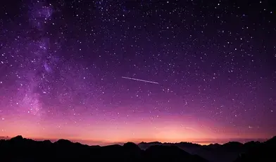 Nowo odkryta asteroida 2026 JH2 przeleci w poniedziałek zaledwie 90 tys. km od Ziemi, wzbudzając ogromne zainteresowanie astronomów.