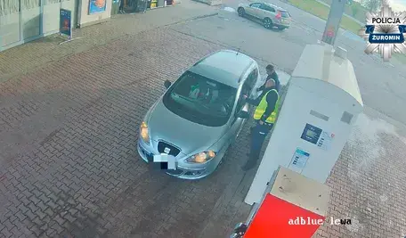 Gdy policjanci podeszli do kierowcy seata, okazało się, że ten... śpi pod dystrybutorem