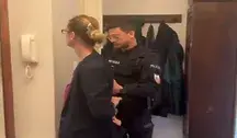Policja tłumaczy kontrowersyjną interwencję w domu Tomasza Sakiewicza możliwą rosyjską prowokacją.