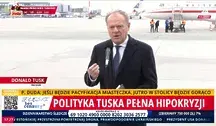 Donald Tusk, premier Polski, przemawia na konferencji prasowej na lotnisku. Na ekranie widać nagłówki krytykujące politykę Tuska, a także licznik odliczający czas do marszu opozycyjnego. Fotografia pokazuje polityczne napięcia, publiczne wystąpienia szefa rządu oraz reakcje opinii publicznej w kontekście polskiej polityki