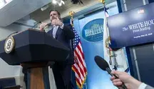 JD Vance, wiceprezydent USA, przemawia na konferencji w Białym Domu w Waszyngtonie. Zdjęcie ilustruje kontrowersyjne opóźnienie rotacji wojsk USA do Polski i strategiczne decyzje Pentagonu w Europie. Idealne pod artykuły o wojskach amerykańskich, NATO, bezpieczeństwie w Europie i polityce zagranicznej USA