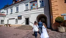 Postępowcy robią swoim dzieciom świeckie komunie