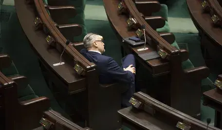 Gdy Lofti Mansour - lekarz, który skierował do szpitala krewnego senatora Lenza - przegrał partyjne wybory, ich wyniki natychmiast skorygowano