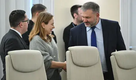 MInister Żurek przed posiedzeniem rządu, w którym szefuje resortowi sprawiedliwości, ale lubi sprawiać wrażenie, że jego wiedza sięga daleko dalej