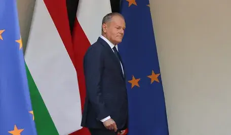 Sondaż CBOS pokazuje spadek poparcia dla rządu Donalda Tuska i rosnące niezadowolenie z jego przywództwa.