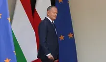 Sondaż CBOS pokazuje spadek poparcia dla rządu Donalda Tuska i rosnące niezadowolenie z jego przywództwa.