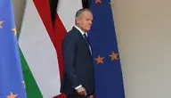 Sondaż CBOS pokazuje spadek poparcia dla rządu Donalda Tuska i rosnące niezadowolenie z jego przywództwa.