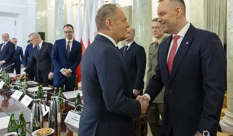 Premier Donald Tusk podziękował prezydentowi Karolowi Nawrockiego. Zdjęcie pochodzi sprzed posiedzenia Rady Bezpieczeństwa Narodowego 11 lutego 2026 roku